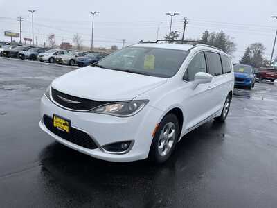 2017 Chrysler Pacifica, $13897. Photo 4
