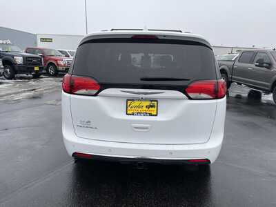 2017 Chrysler Pacifica, $13897. Photo 7