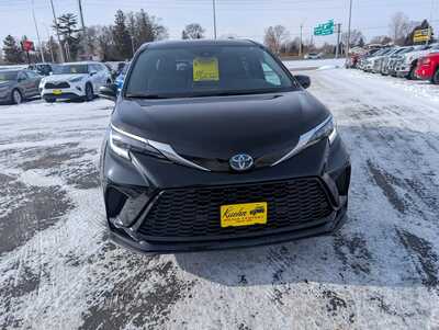 2023 Toyota Sienna, $39995. Photo 3