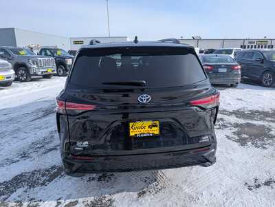 2023 Toyota Sienna, $39995. Photo 7