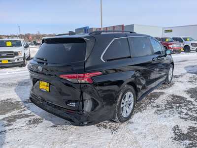 2023 Toyota Sienna, $39995. Photo 8