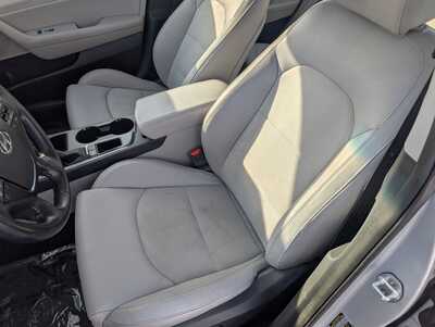 2016 Hyundai Sonata, $10982. Photo 11