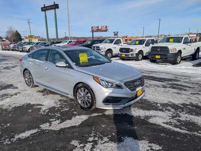 2016 Hyundai Sonata, $10982. Photo 2