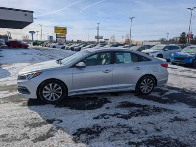 2016 Hyundai Sonata, $10982. Photo 5
