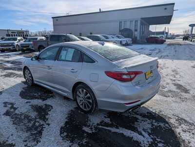 2016 Hyundai Sonata, $10982. Photo 6