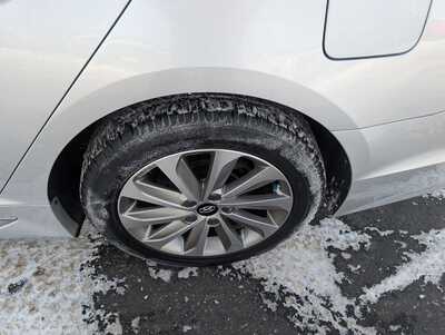 2016 Hyundai Sonata, $10982. Photo 9