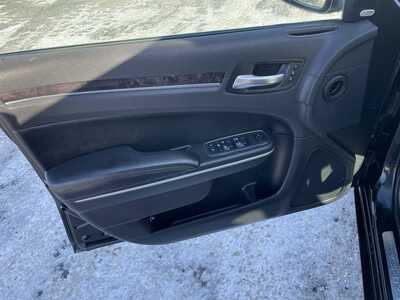 2019 Chrysler 300, $16495. Photo 11