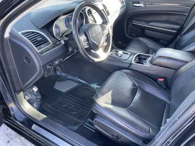 2019 Chrysler 300, $16495. Photo 12