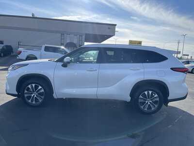 2021 Toyota Highlander, $33987. Photo 5