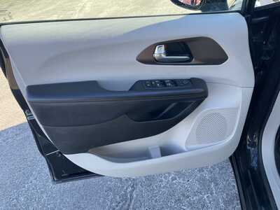2018 Chrysler Pacifica, $15996. Photo 11