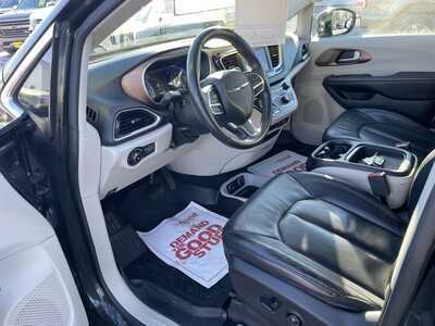 2018 Chrysler Pacifica, $15996. Photo 12