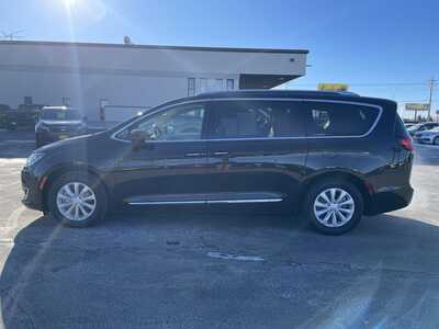 2018 Chrysler Pacifica, $15996. Photo 5