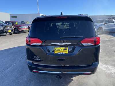 2018 Chrysler Pacifica, $15996. Photo 7