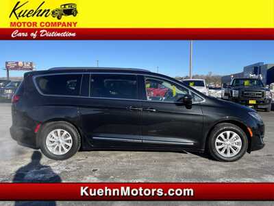 2018 Chrysler Pacifica, $15996. Photo 1