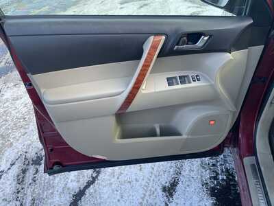 2010 Toyota Highlander, $11925. Photo 12