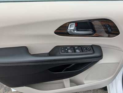2021 Chrysler Pacifica, $27995. Photo 10