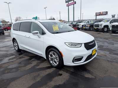 2021 Chrysler Pacifica, $27995. Photo 2