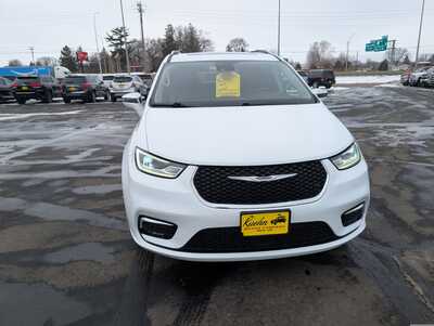 2021 Chrysler Pacifica, $27995. Photo 3