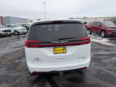 2021 Chrysler Pacifica, $27995. Photo 7