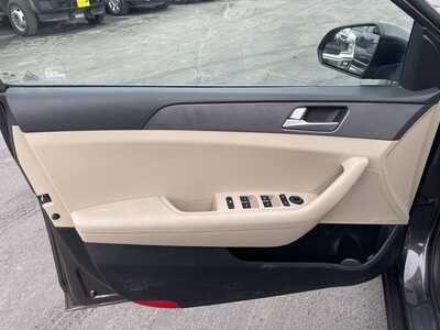 2016 Hyundai Sonata, $12988. Photo 11