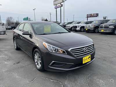 2016 Hyundai Sonata, $12988. Photo 2