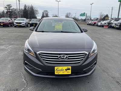 2016 Hyundai Sonata, $12988. Photo 3