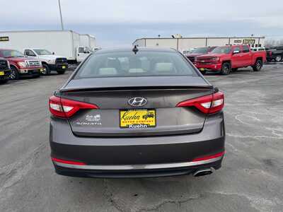 2016 Hyundai Sonata, $12988. Photo 7
