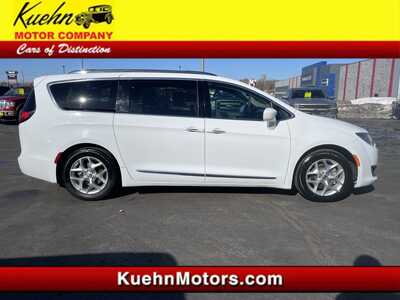 2018 Chrysler Pacifica, $11987. Photo 1