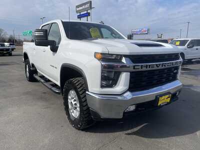 2022 Chevrolet 2500 Crew Cab, $33925. Photo 2