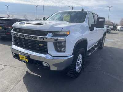 2022 Chevrolet 2500 Crew Cab, $33925. Photo 4