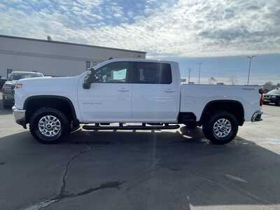 2022 Chevrolet 2500 Crew Cab, $33925. Photo 5
