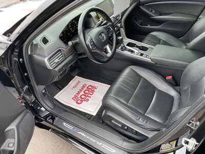 2021 Honda Accord, $25935. Photo 12