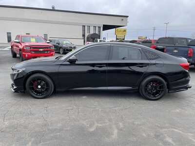2021 Honda Accord, $25935. Photo 5