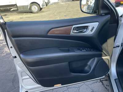 2018 Nissan Pathfinder, $15997. Photo 12