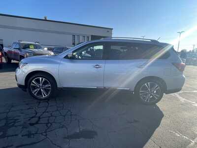 2018 Nissan Pathfinder, $15997. Photo 5