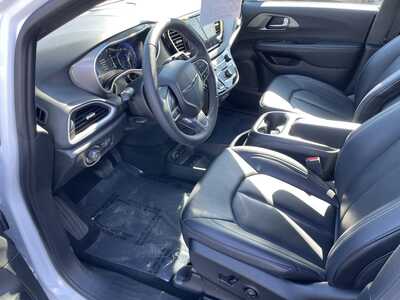 2025 Chrysler Pacifica, $32983. Photo 12