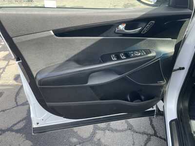 2016 Kia Sorento, $8995. Photo 12