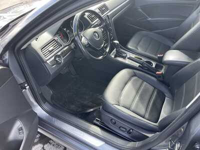 2017 Volkswagen Passat, $12985. Photo 11