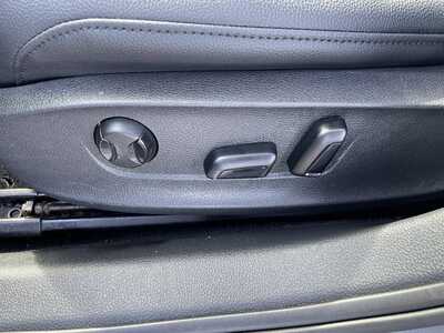 2017 Volkswagen Passat, $12985. Photo 12