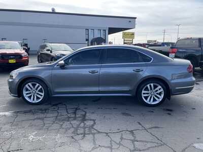 2017 Volkswagen Passat, $12985. Photo 5