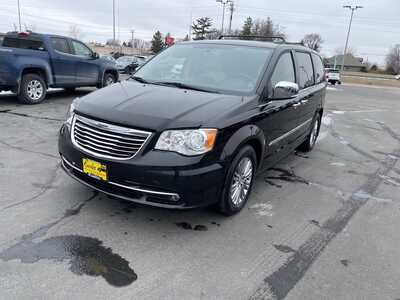2016 Chrysler Town & Country, $16927. Photo 4