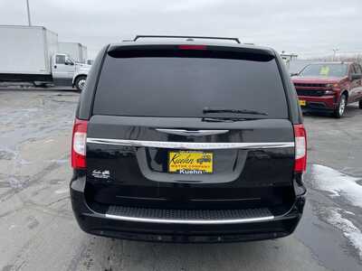 2016 Chrysler Town & Country, $16927. Photo 7