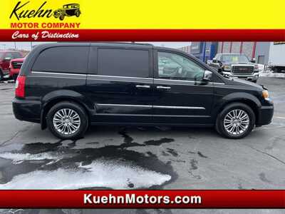 2016 Chrysler Town & Country, $16927. Photo 1