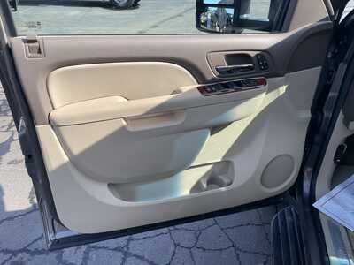 2011 Chevrolet Suburban, $7495. Photo 11