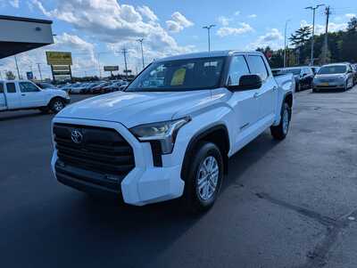 2022 Toyota Tundra Crew Cab, $40995. Photo 4