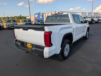 2022 Toyota Tundra Crew Cab, $40995. Photo 8