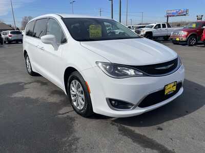 2018 Chrysler Pacifica, $14900. Photo 2