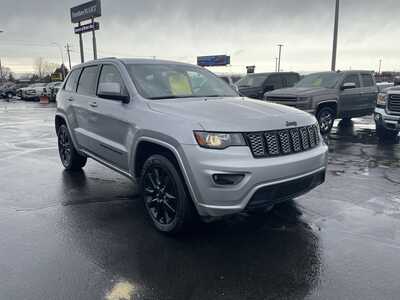 2018 Jeep Grand Cherokee, $13997. Photo 2