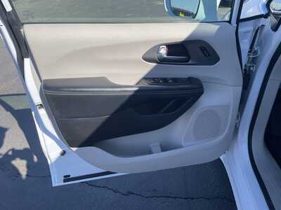 2022 Chrysler Pacifica, $19995. Photo 11