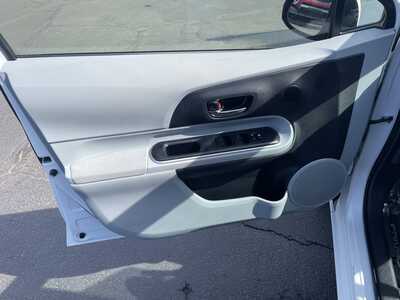 2014 Toyota Prius, $8995. Photo 11